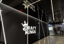 DraftKings Q1营收同比增长34% 上调全年业绩指引