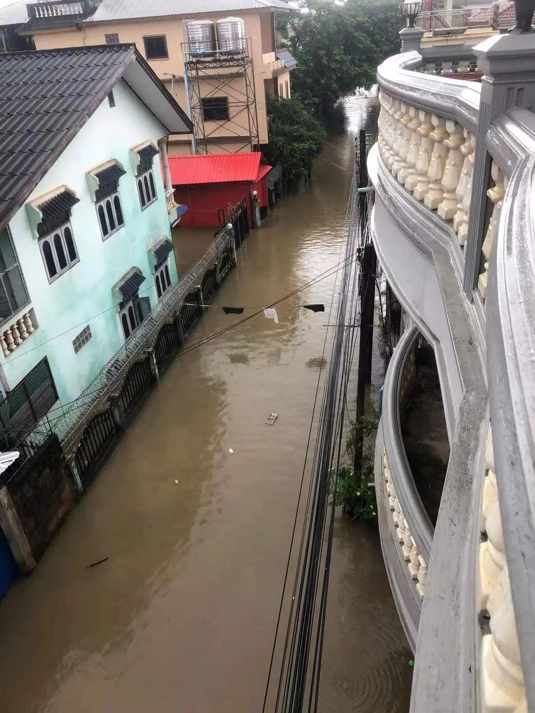 缅甸掸邦大其力市，今天的洪水比前几天更大