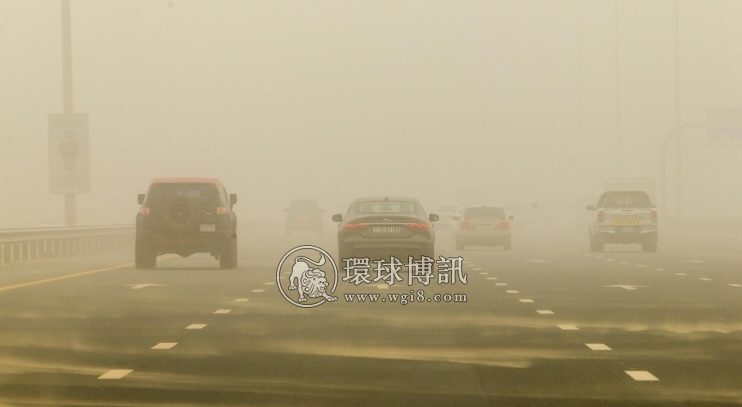 严重沙尘暴袭击迪拜，阿联酋其他部分地区有大雨