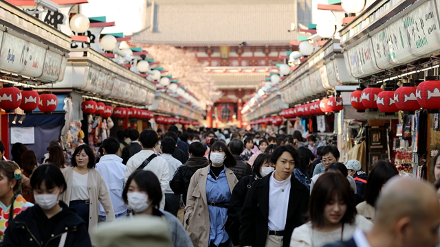 56年来最大跌幅！人口锐减86万后，外籍劳动力能否填补日本市场缺口？