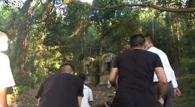 云南惊现“墓地赌场”，有专人放风！被抓时现金散落满地，查扣赌资20万余元...