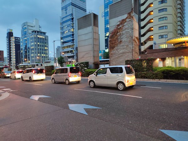 日本街头的厢式车。 记者 肖逸思 摄