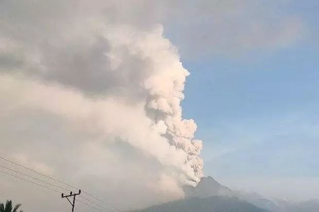 印尼将勒沃托比火山喷发预警等级调至最高级