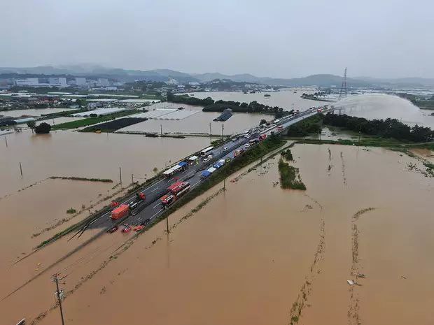 北京此轮强降雨已致11人遇难，其中2人在抢险救灾中因公殉职