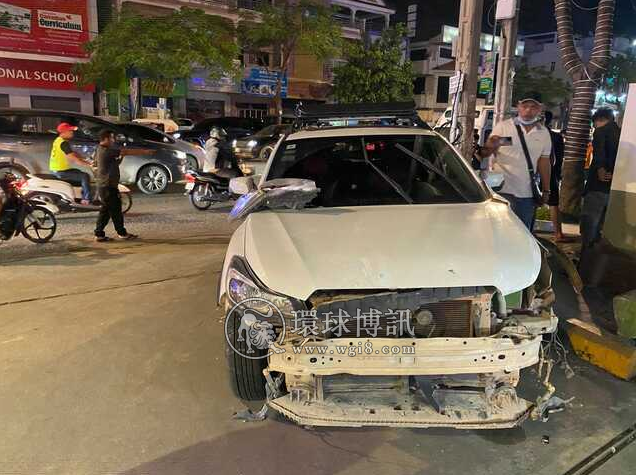 金边一中国男子酒驾撞车，直接倒地睡着