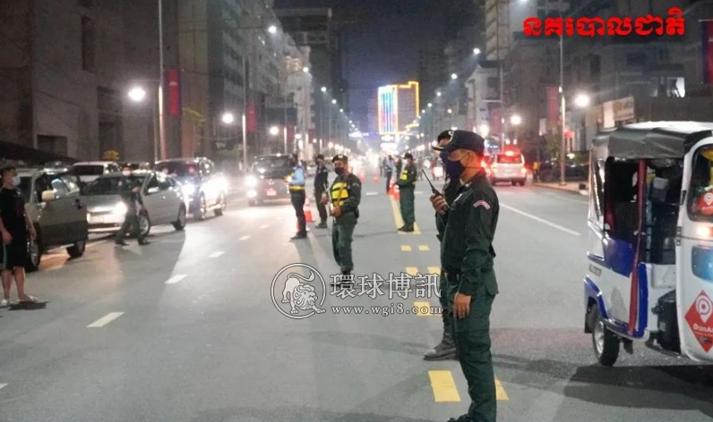 西港警察上街排查非法武器及毒品