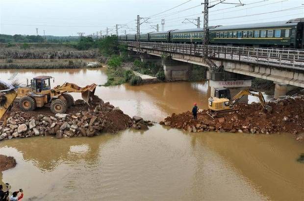 江西河堤溃口36小时：村民遇大水“敲门”住进学校，有农户稻田鱼塘均被淹