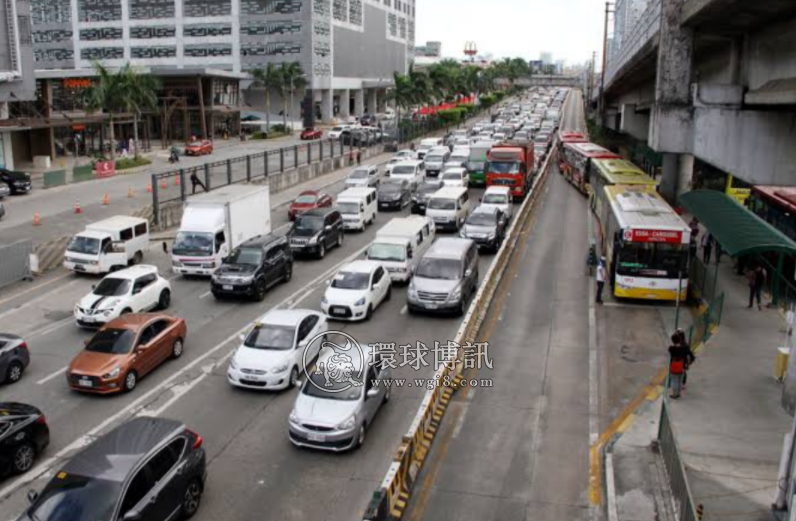 大岷署长：菲首都区道路上的车太多了！