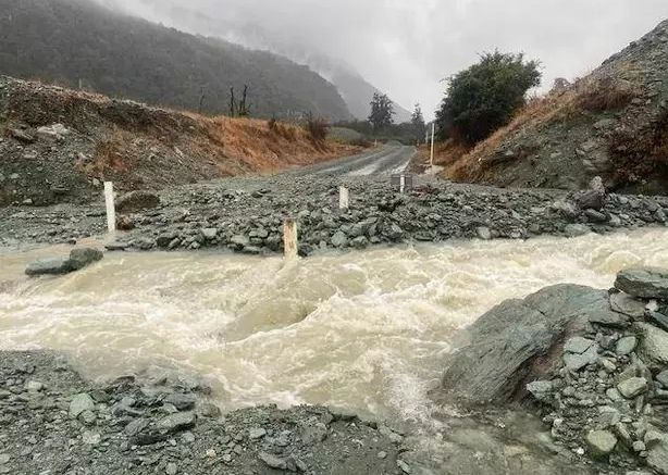 新西兰遭恶劣天气侵袭多地发布大雨和雷电预警