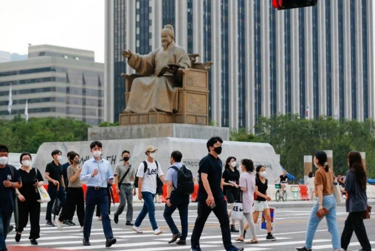 总和生育率再创新低！韩国央行警示这一因素对低生育率和货币政策影响