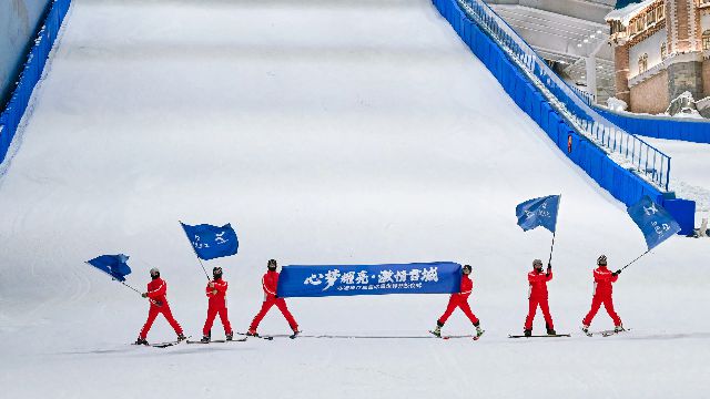 全球最大室内滑雪场开板，临港提速千万级客流流量入口建设