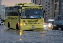 阿联酋降雨：中到大雨袭击阿联酋部分地区；部分地区发布洪水警报，居民被告知远离山谷