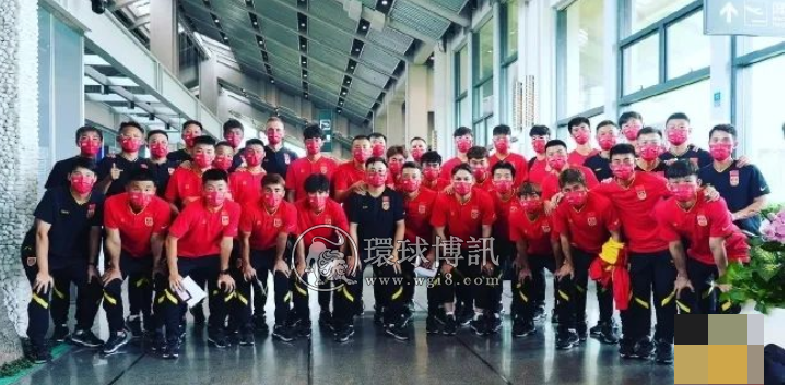 中国男足和U23男足从迪拜启程回国