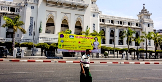 “缅甸泼水节别出门，我们要开展城市战争！”