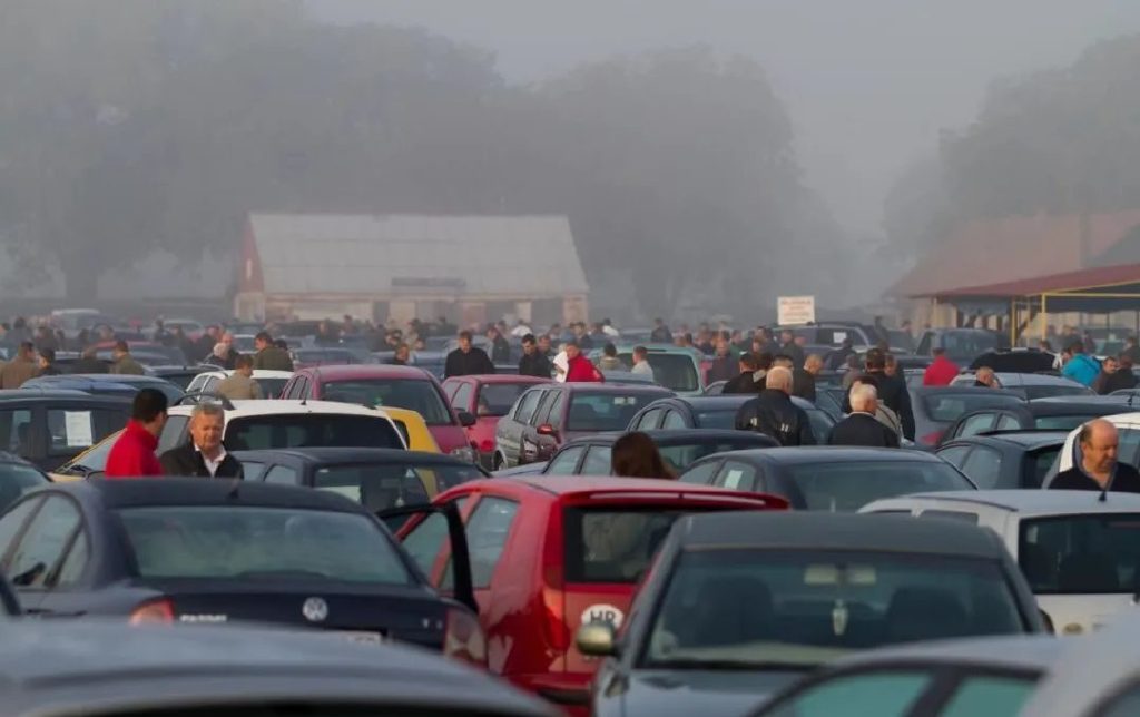 电气化倒车？欧盟高官竟要求欧洲车企继续生产内燃机汽车