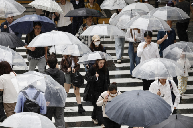 日本国内人口较上一年减少约86.1万人